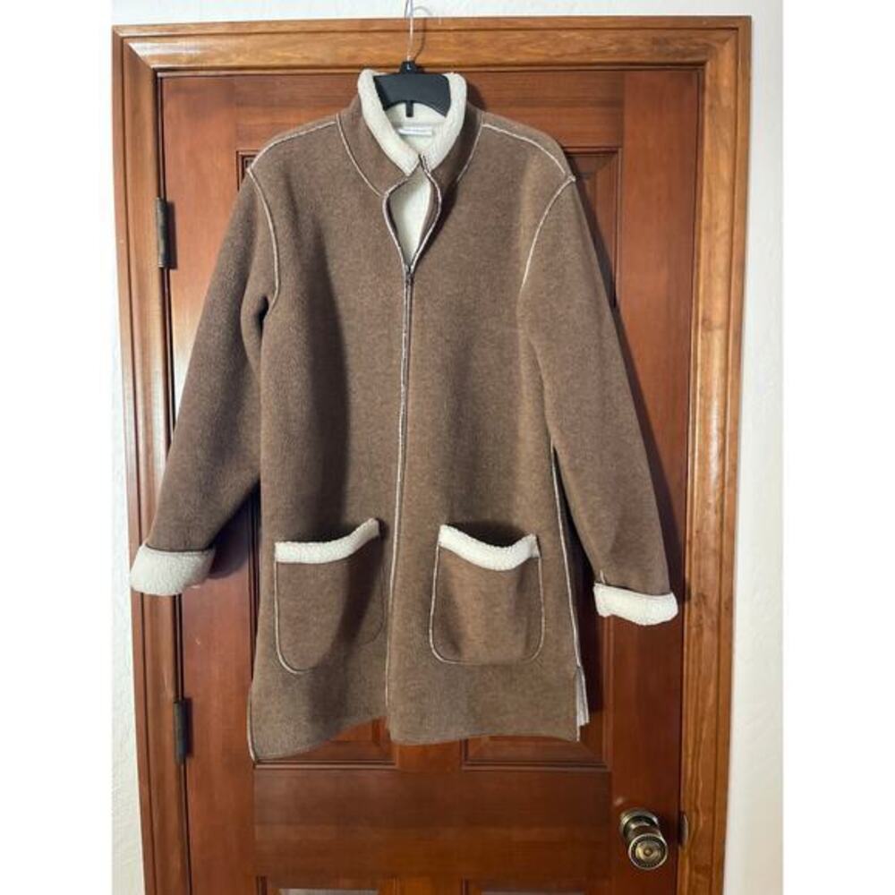 D & Co fleece shearling lined zip up jacket with pockets M